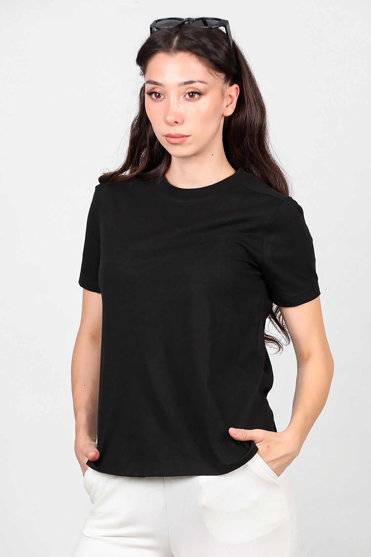 Kadın Omzu Çimalı Basic T-Shirt Siyah