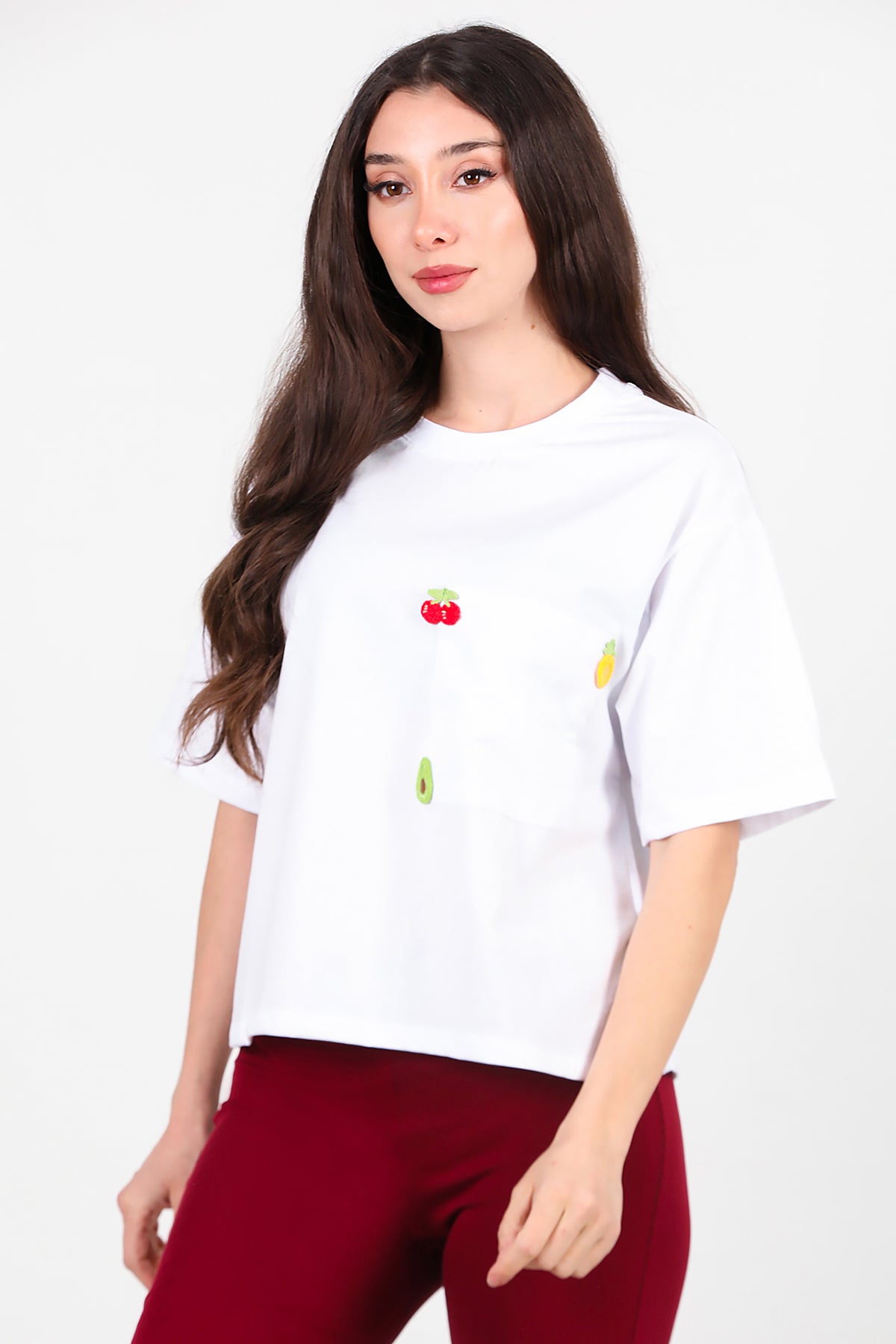 Kadın Kiraz Nakışlı T-Shirt Beyaz