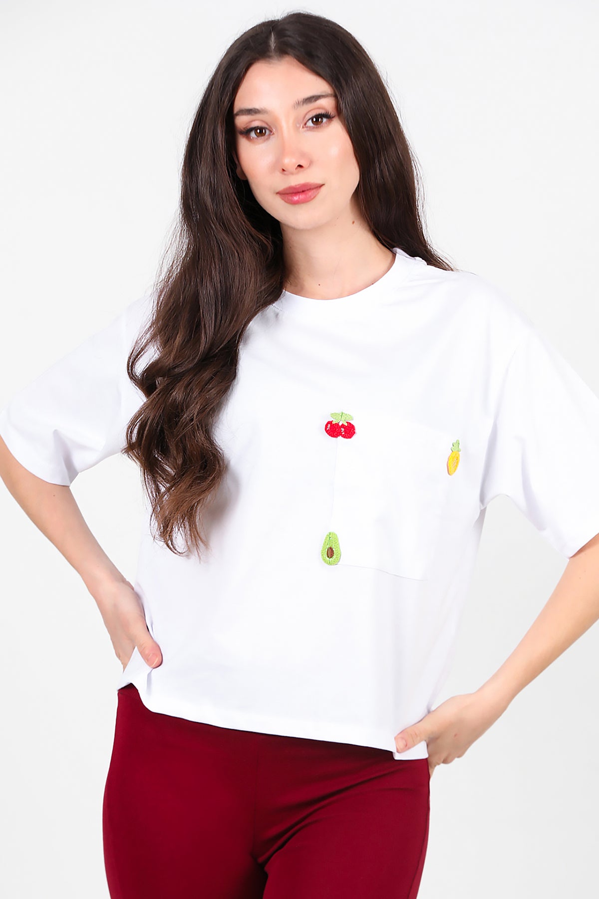 Kadın Kiraz Nakışlı T-Shirt Beyaz