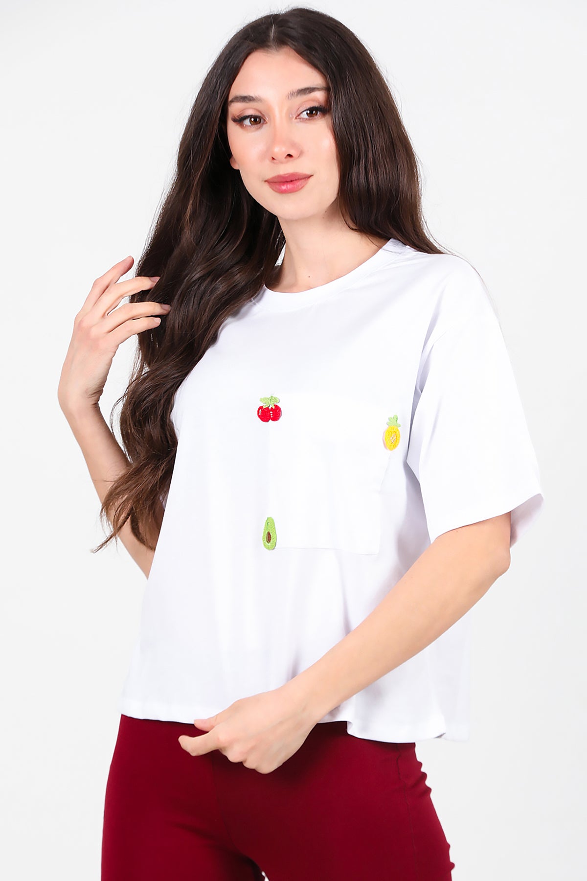 Kadın Kiraz Nakışlı T-Shirt Beyaz