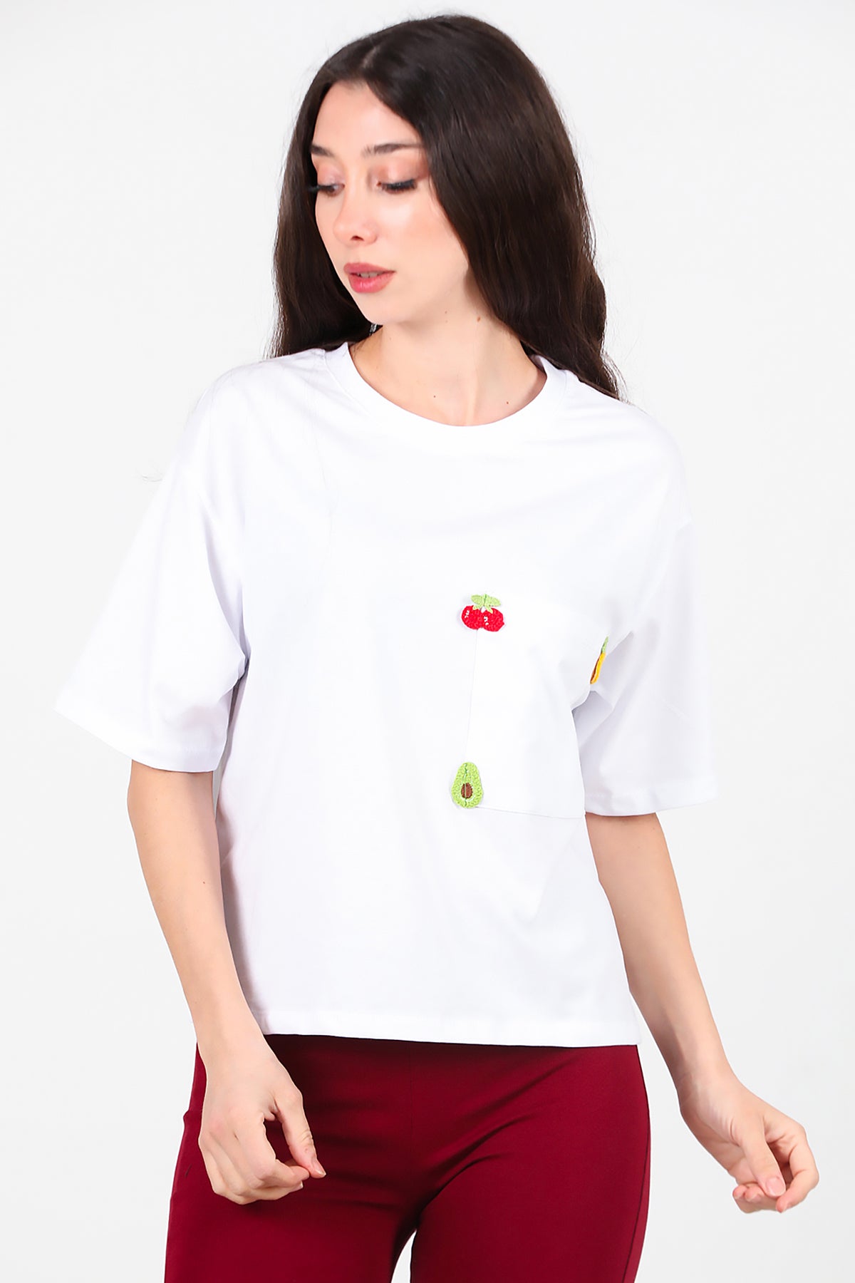 Kadın Kiraz Nakışlı T-Shirt Beyaz