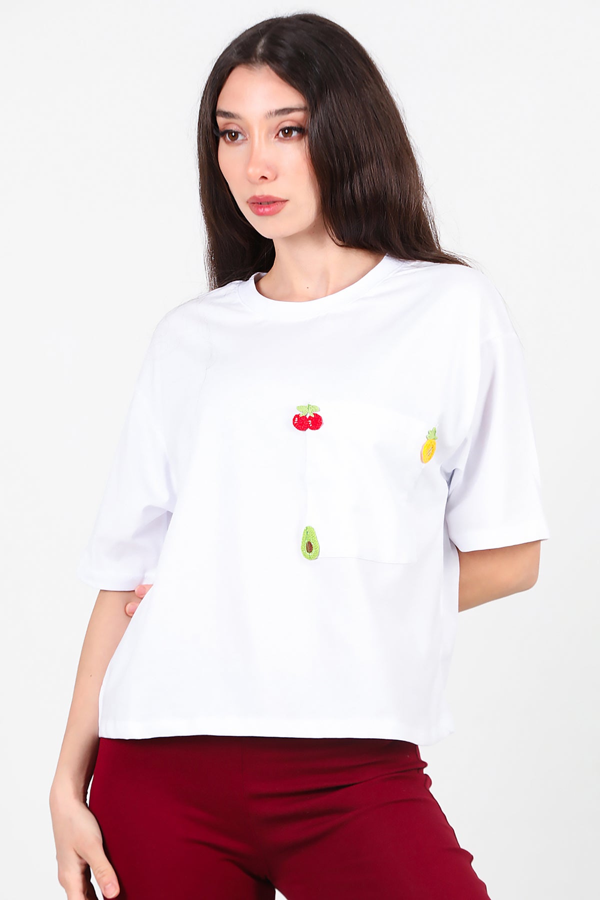 Kadın Kiraz Nakışlı T-Shirt Beyaz