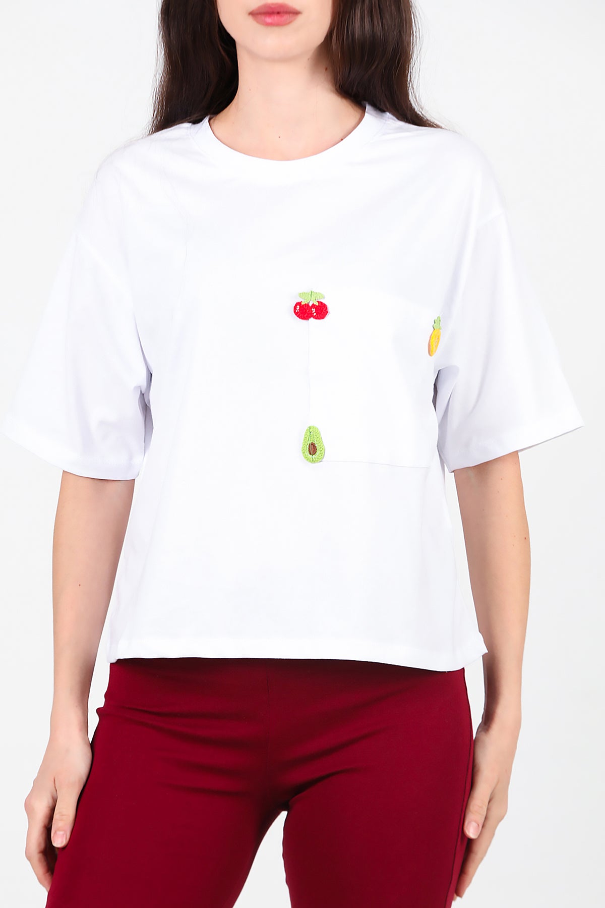 Kadın Kiraz Nakışlı T-Shirt Beyaz