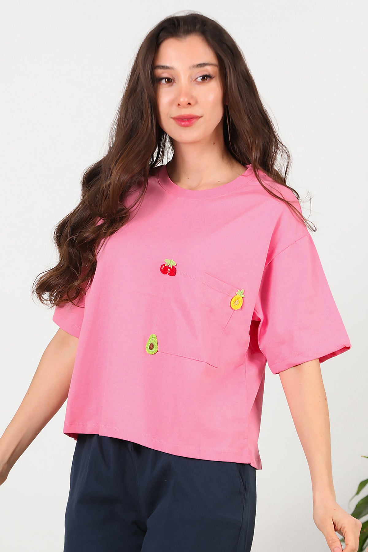 Kadın Kiraz Nakışlı T-Shirt Pembe