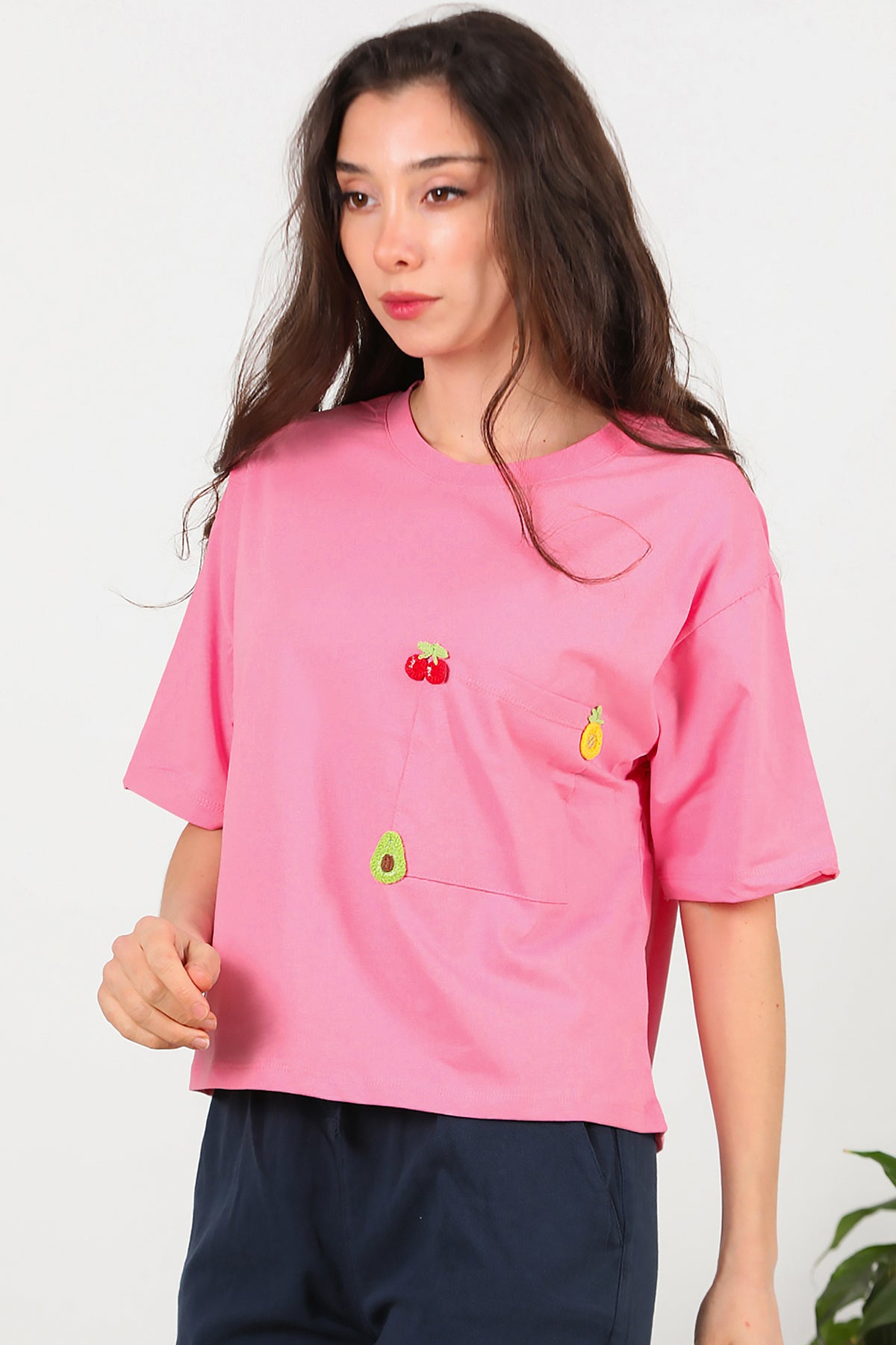Kadın Kiraz Nakışlı T-Shirt Pembe