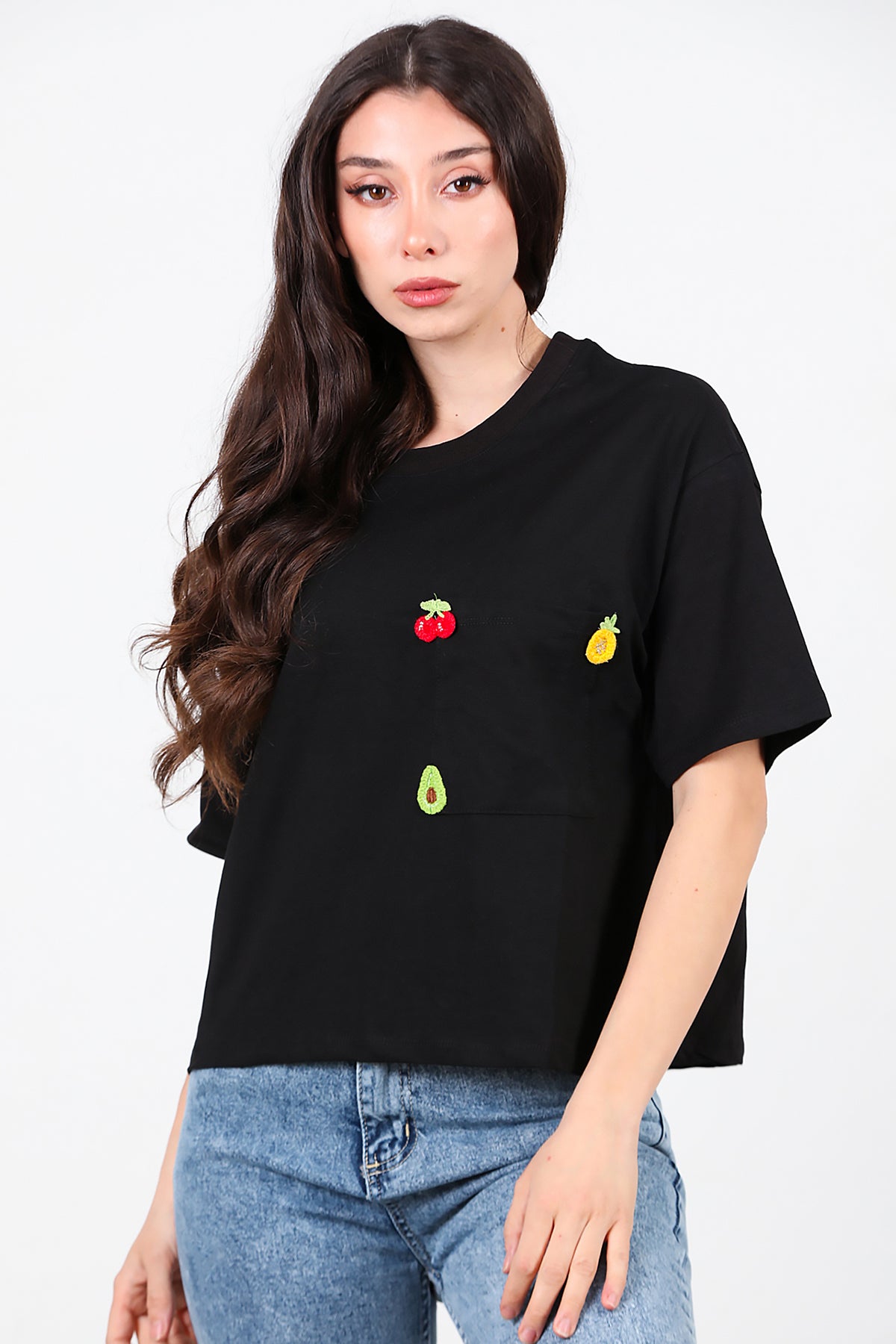 Kadın Kiraz Nakışlı T-Shirt Siyah