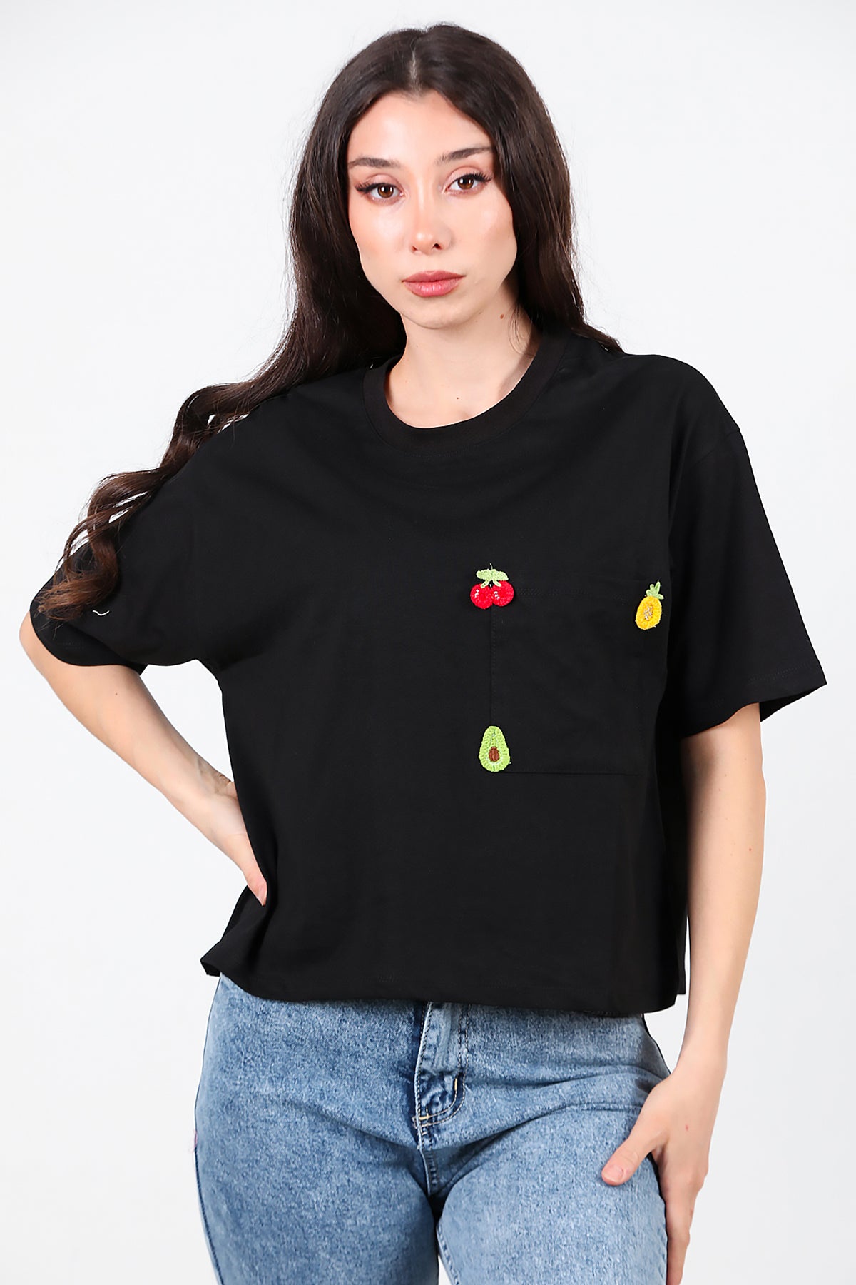 Kadın Kiraz Nakışlı T-Shirt Siyah