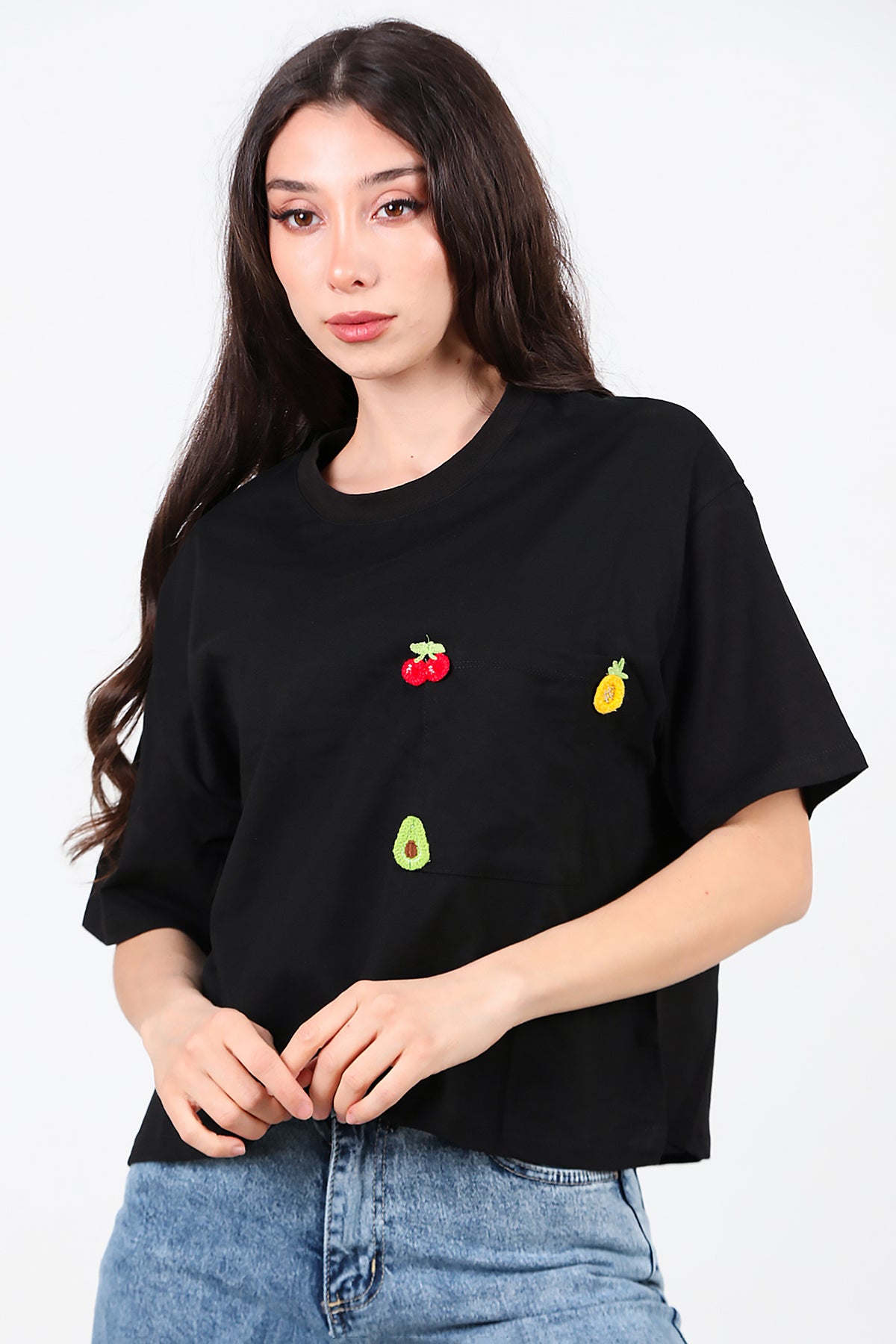 Kadın Kiraz Nakışlı T-Shirt Siyah