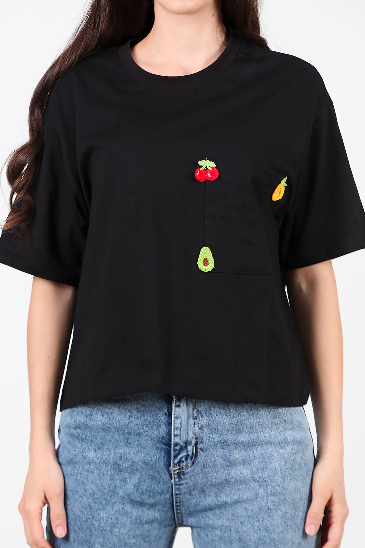 Kadın Kiraz Nakışlı T-Shirt Siyah