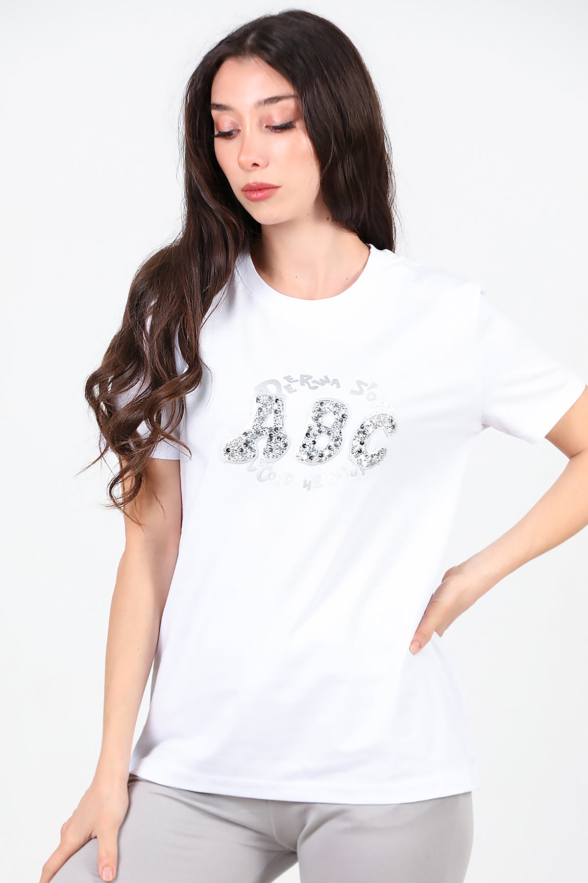 Kadın Bisiklet Yaka Pul İşlemeli T-Shirt Beyaz