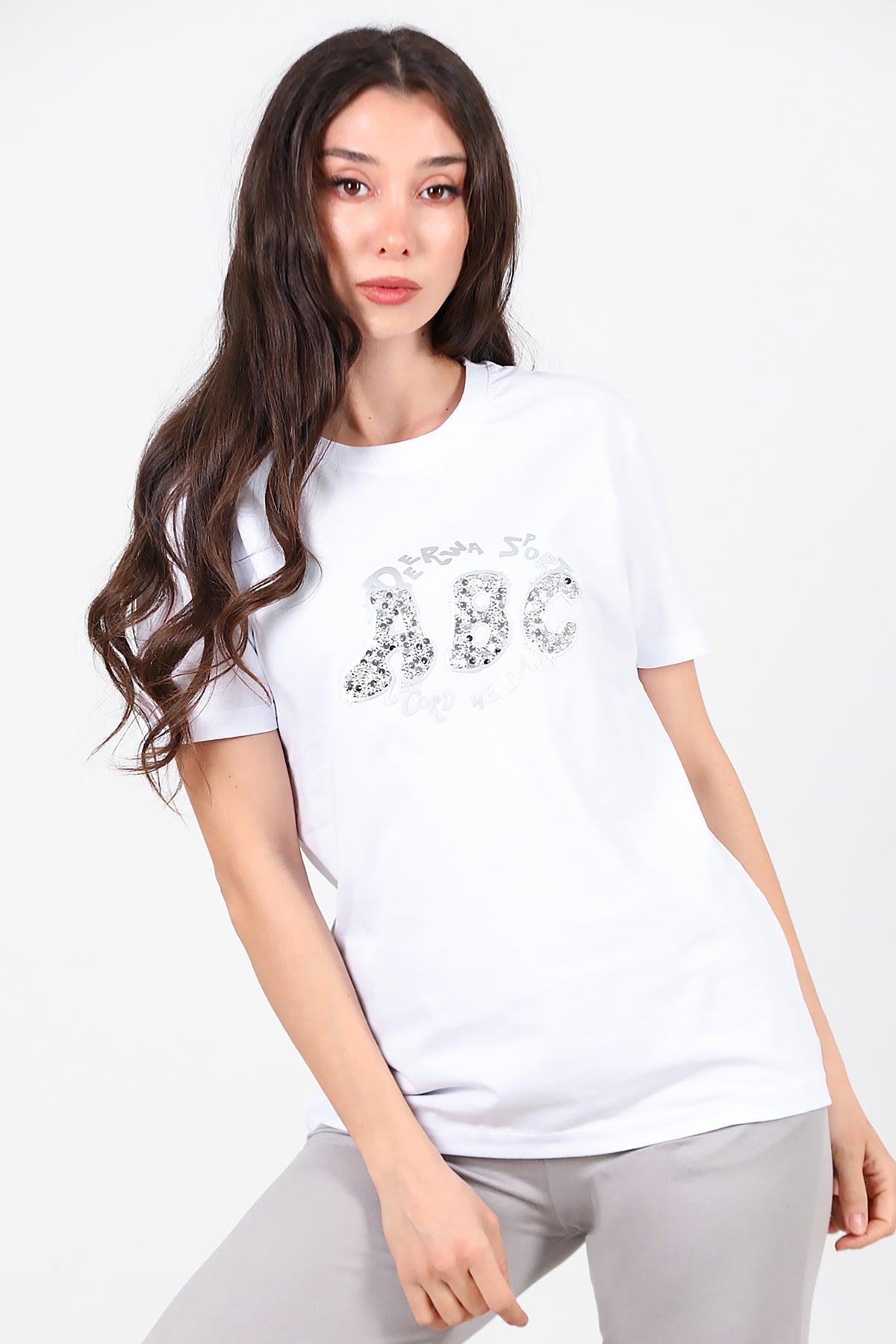 Kadın Bisiklet Yaka Pul İşlemeli T-Shirt Beyaz