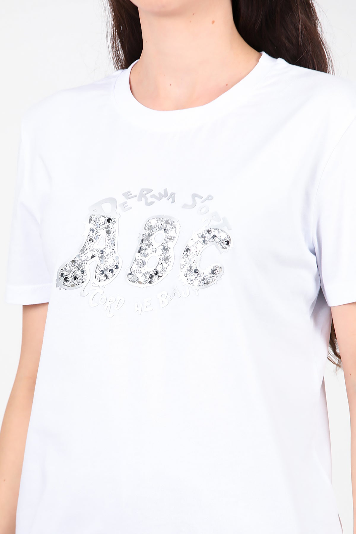 Kadın Bisiklet Yaka Pul İşlemeli T-Shirt Beyaz