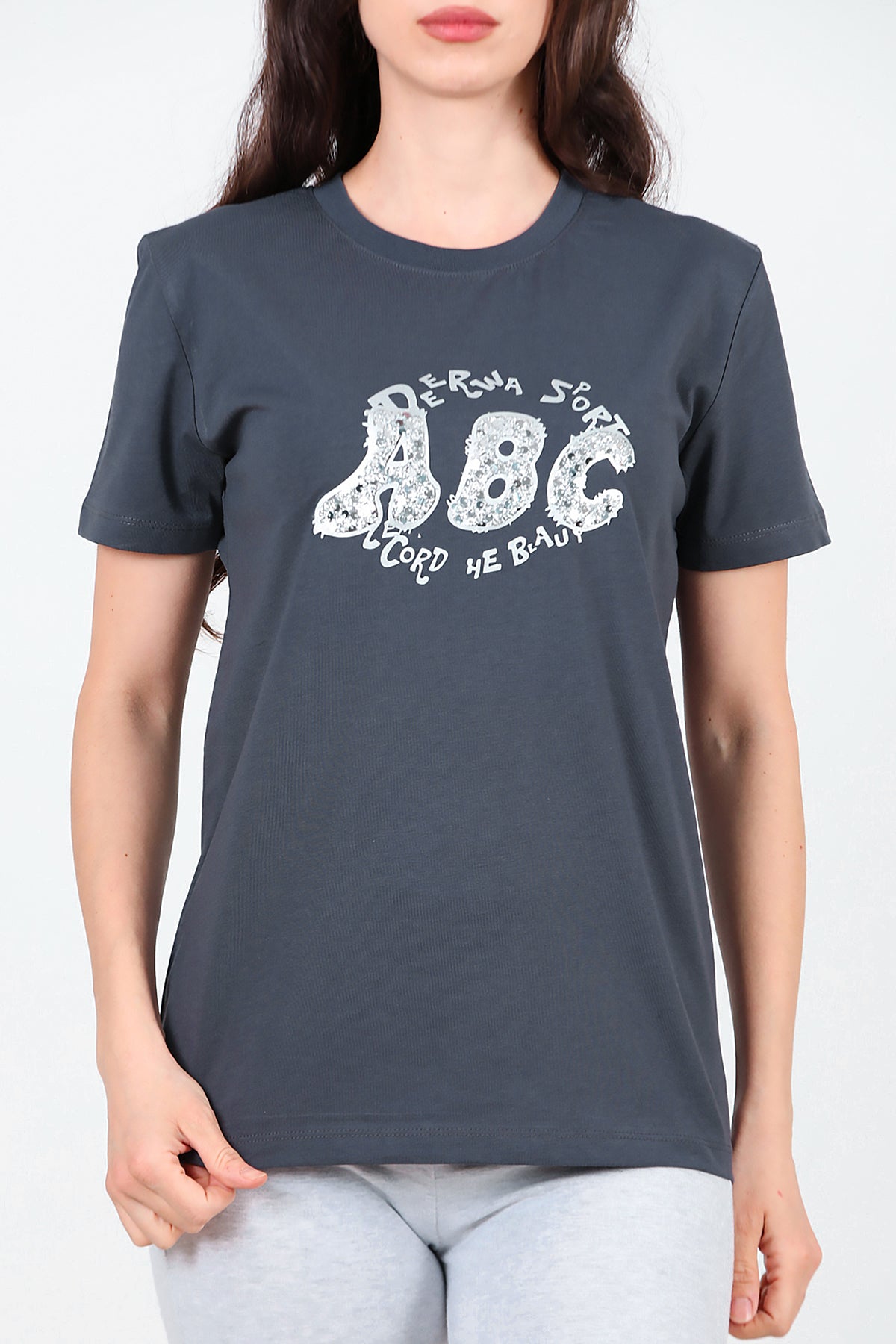 Kadın Bisiklet Yaka Pul İşlemeli T-Shirt Füme