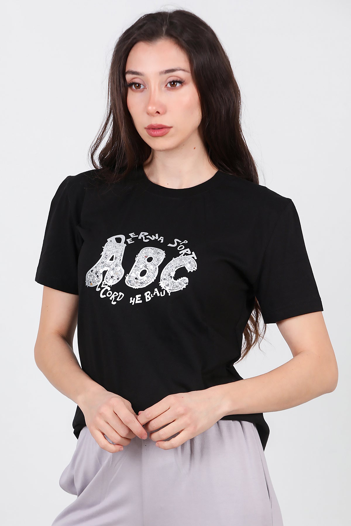 Kadın Bisiklet Yaka Pul İşlemeli T-Shirt Siyah
