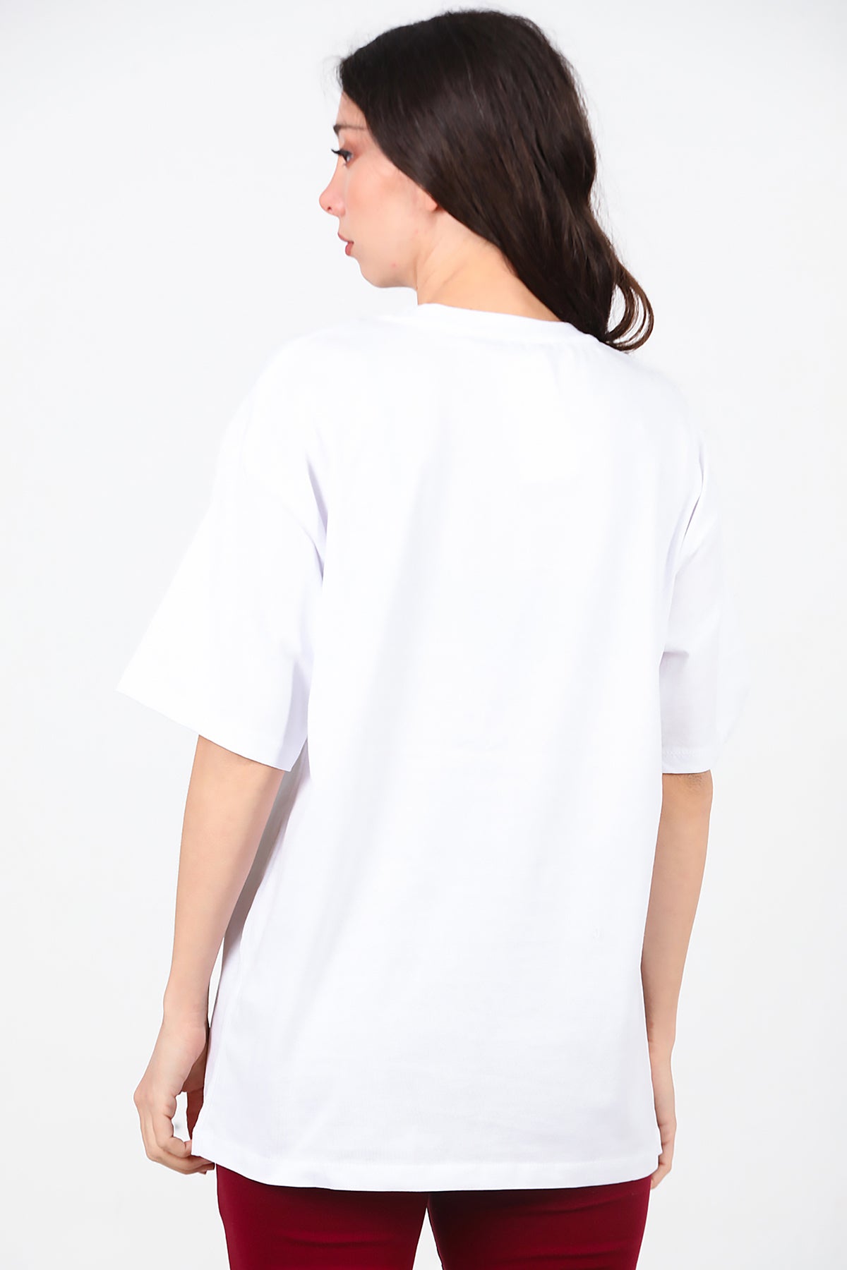 Kadın Bisiklet Yaka Kelebek Pullu T-Shirt Beyaz