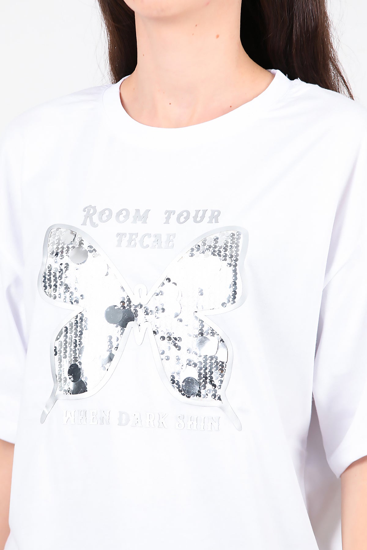 Kadın Bisiklet Yaka Kelebek Pullu T-Shirt Beyaz