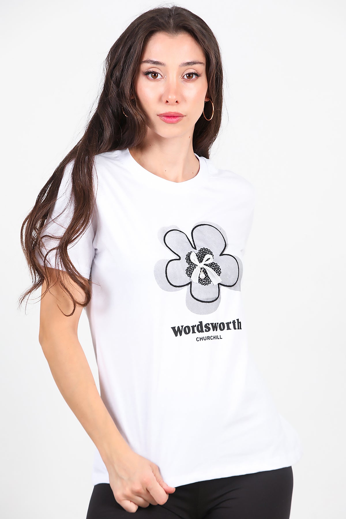 Kadın Fiyonk Nakışlı T-Shirt Beyaz