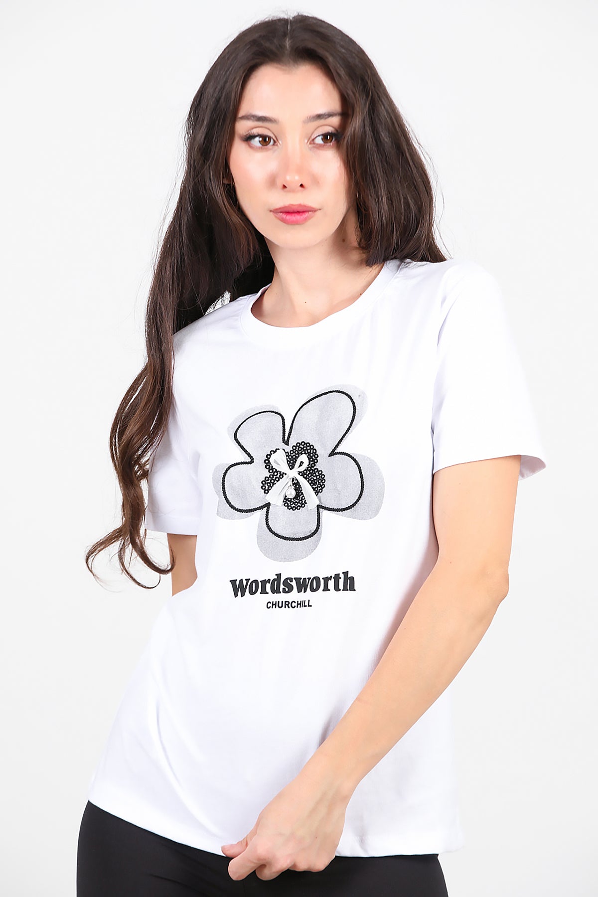Kadın Fiyonk Nakışlı T-Shirt Beyaz
