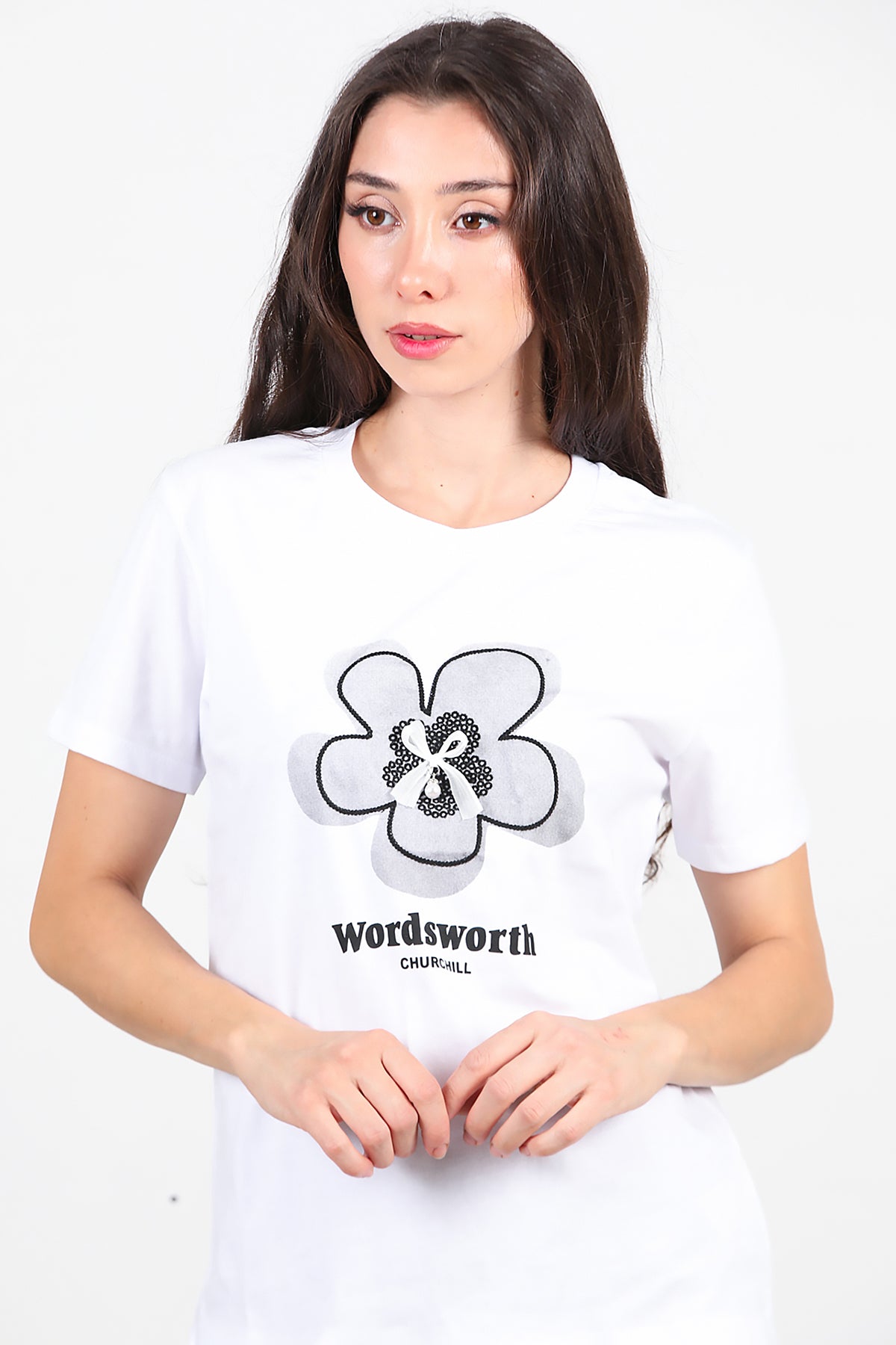 Kadın Fiyonk Nakışlı T-Shirt Beyaz