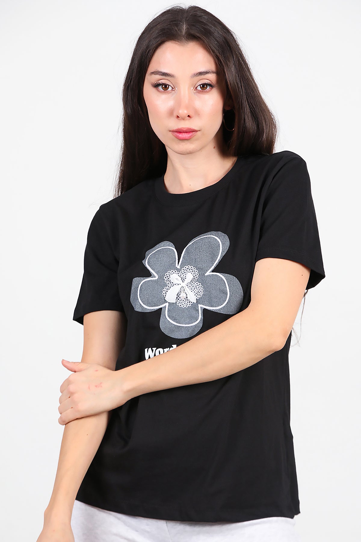Kadın Fiyonk Nakışlı T-Shirt Siyah