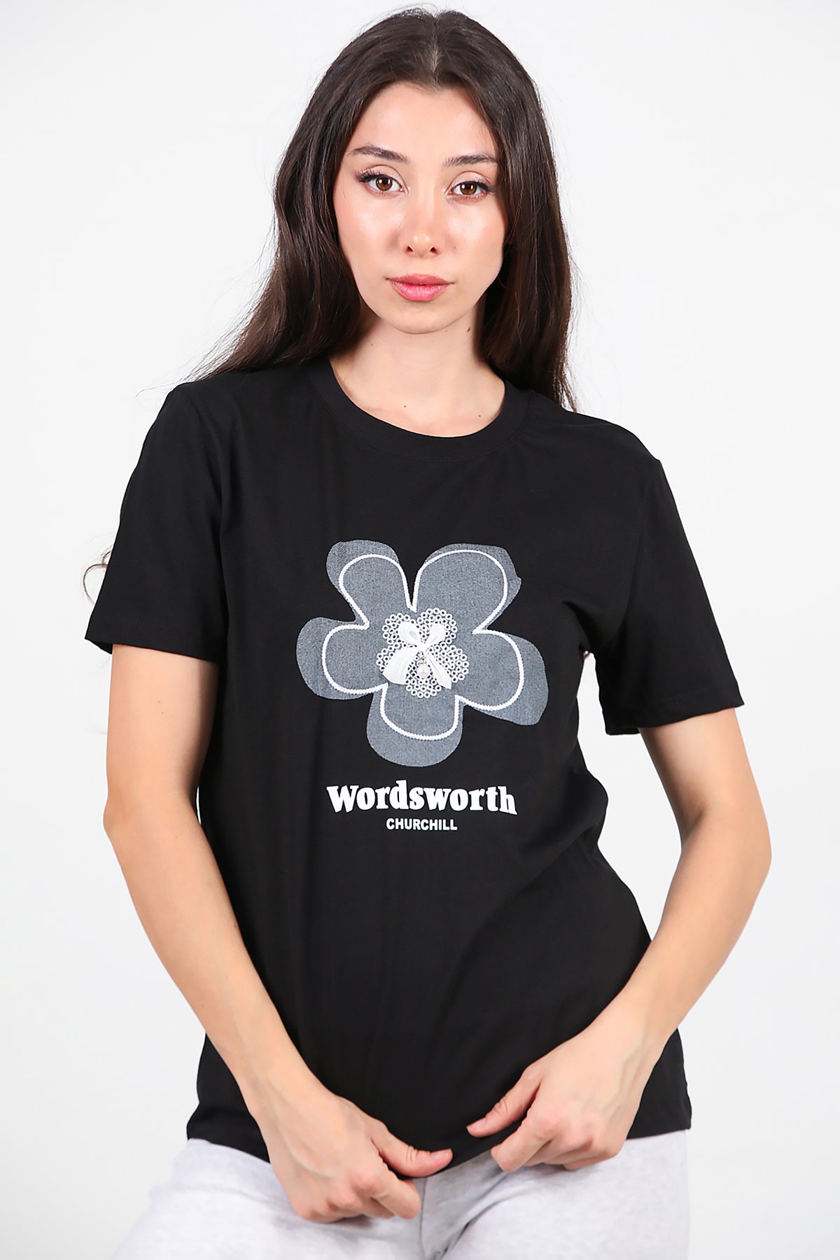 Kadın Fiyonk Nakışlı T-Shirt Siyah