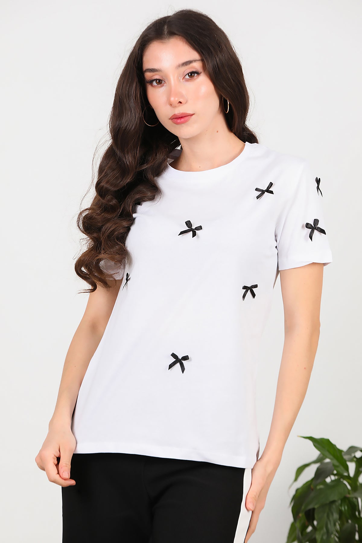 Kadın Bisiklet Yaka Fiyonklu T-Shirt Beyaz