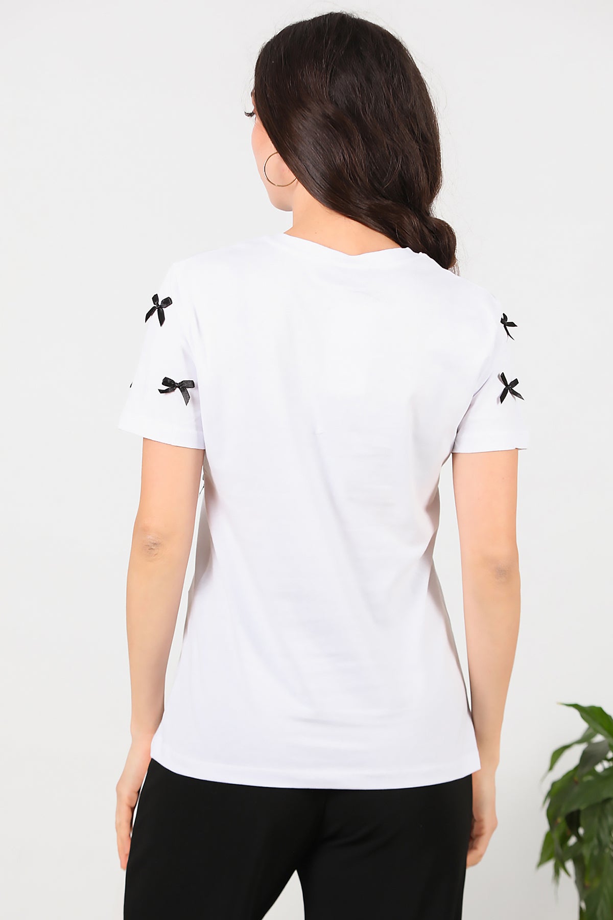 Kadın Bisiklet Yaka Fiyonklu T-Shirt Beyaz