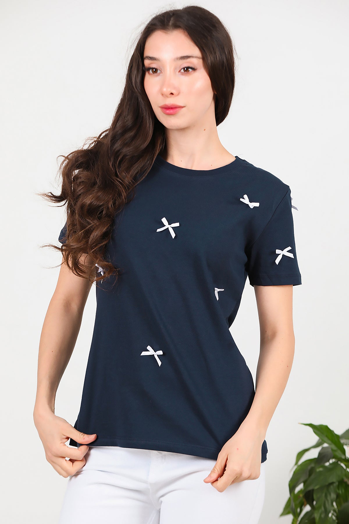 Kadın Bisiklet Yaka Fiyonklu T-Shirt Lacivert