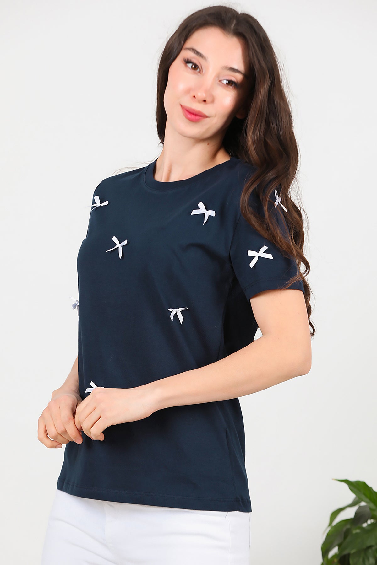 Kadın Bisiklet Yaka Fiyonklu T-Shirt Lacivert