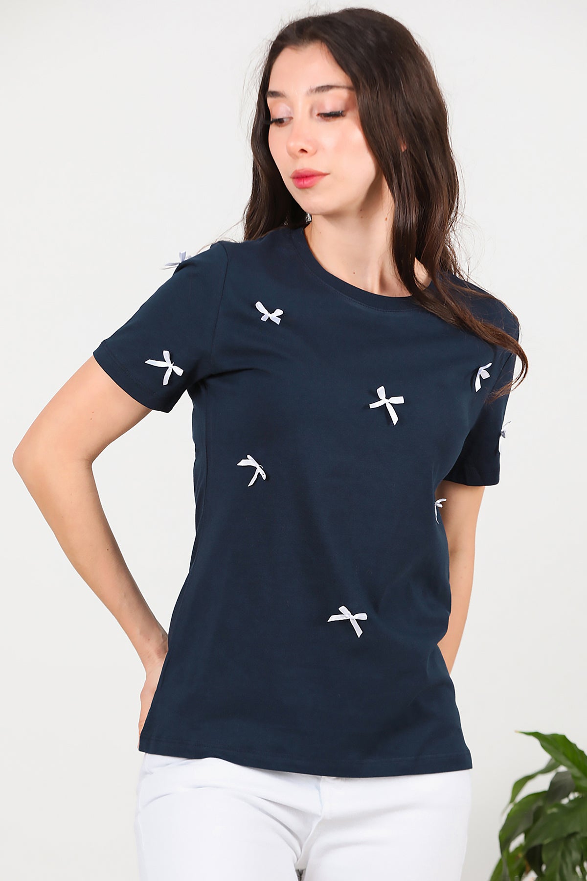 Kadın Bisiklet Yaka Fiyonklu T-Shirt Lacivert