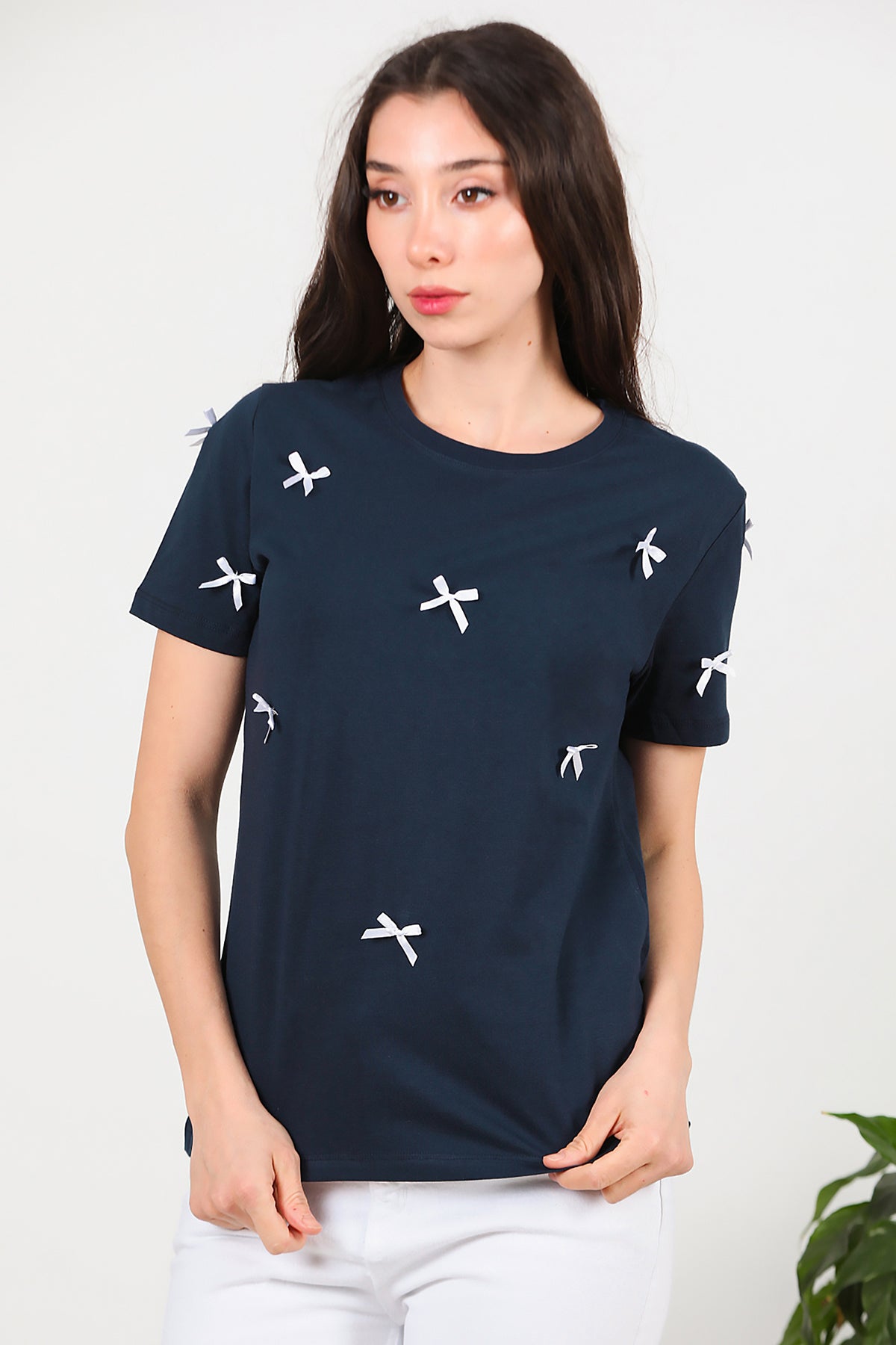 Kadın Bisiklet Yaka Fiyonklu T-Shirt Lacivert