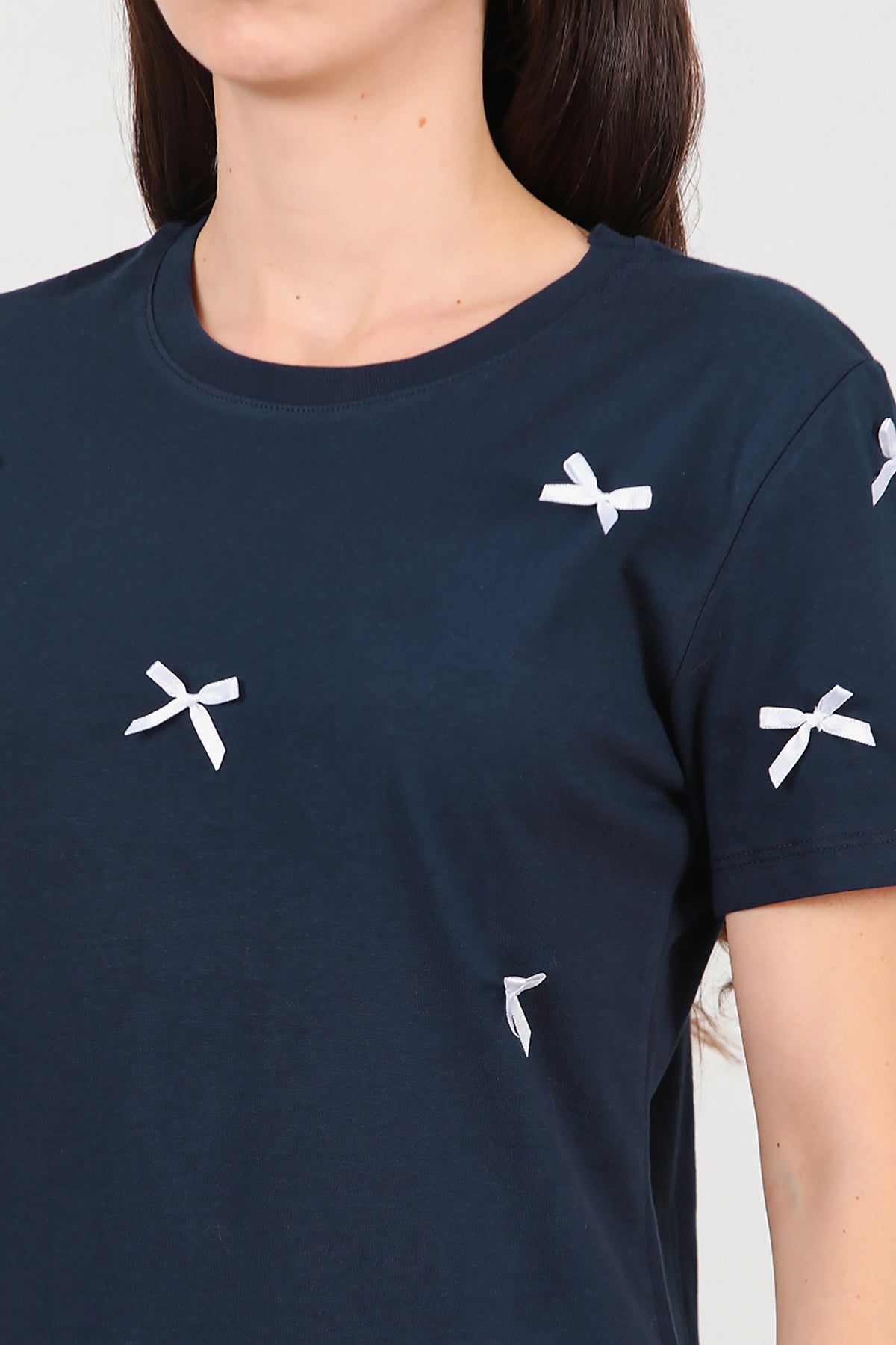 Kadın Bisiklet Yaka Fiyonklu T-Shirt Lacivert