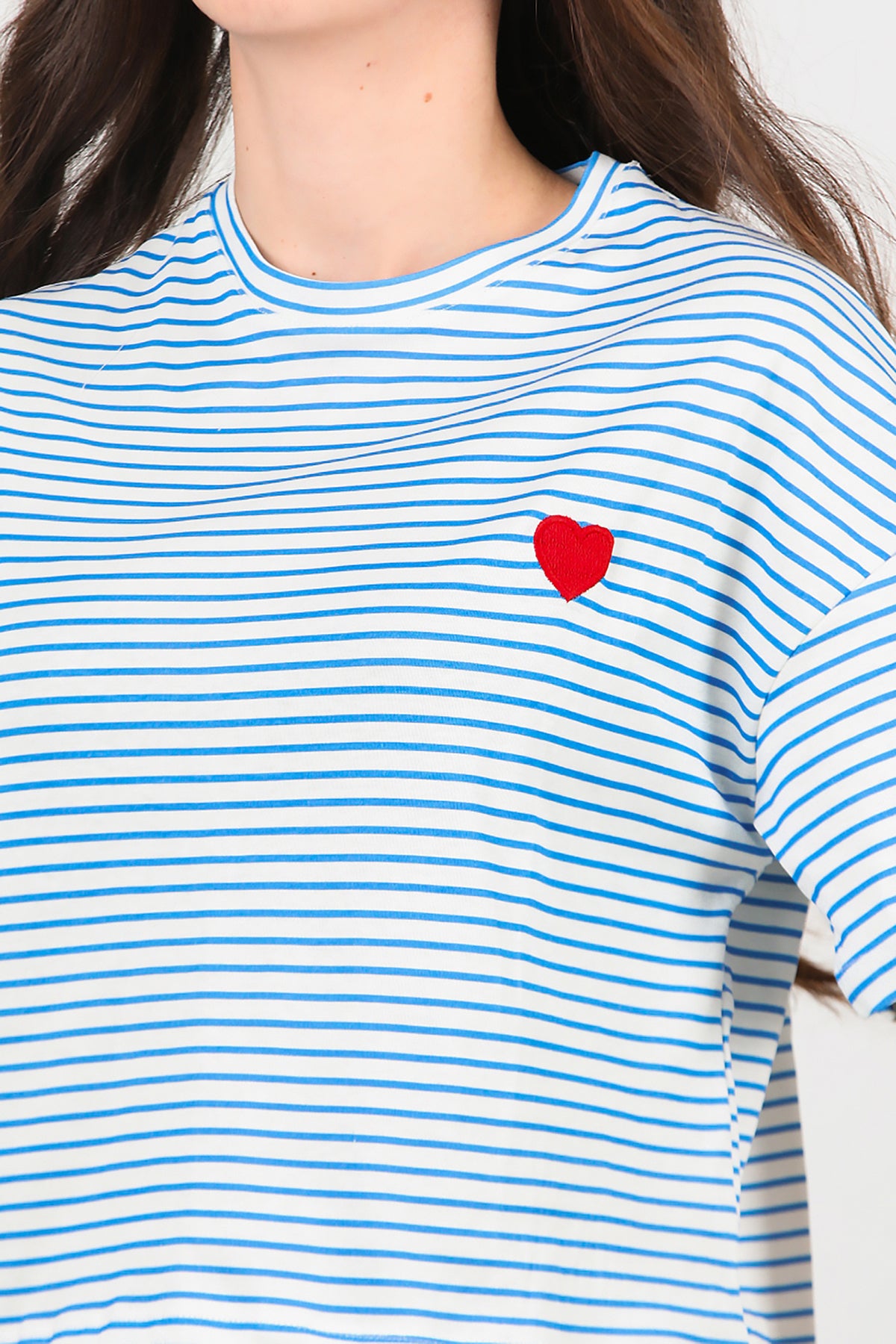 Kadın Kalp Nakışlı Kısa T-Shirt Mavi