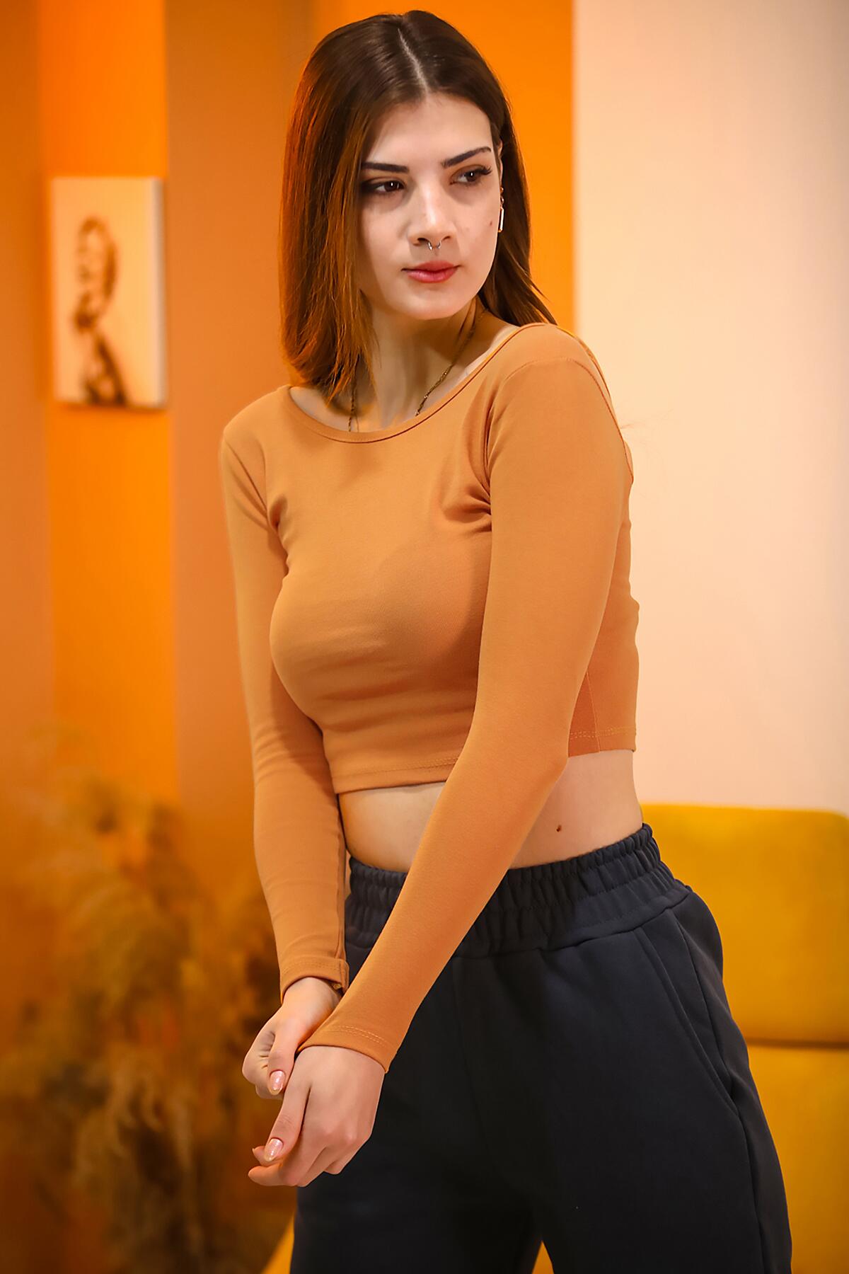 Kadın Sırt Çaprazlı Crop Bluz