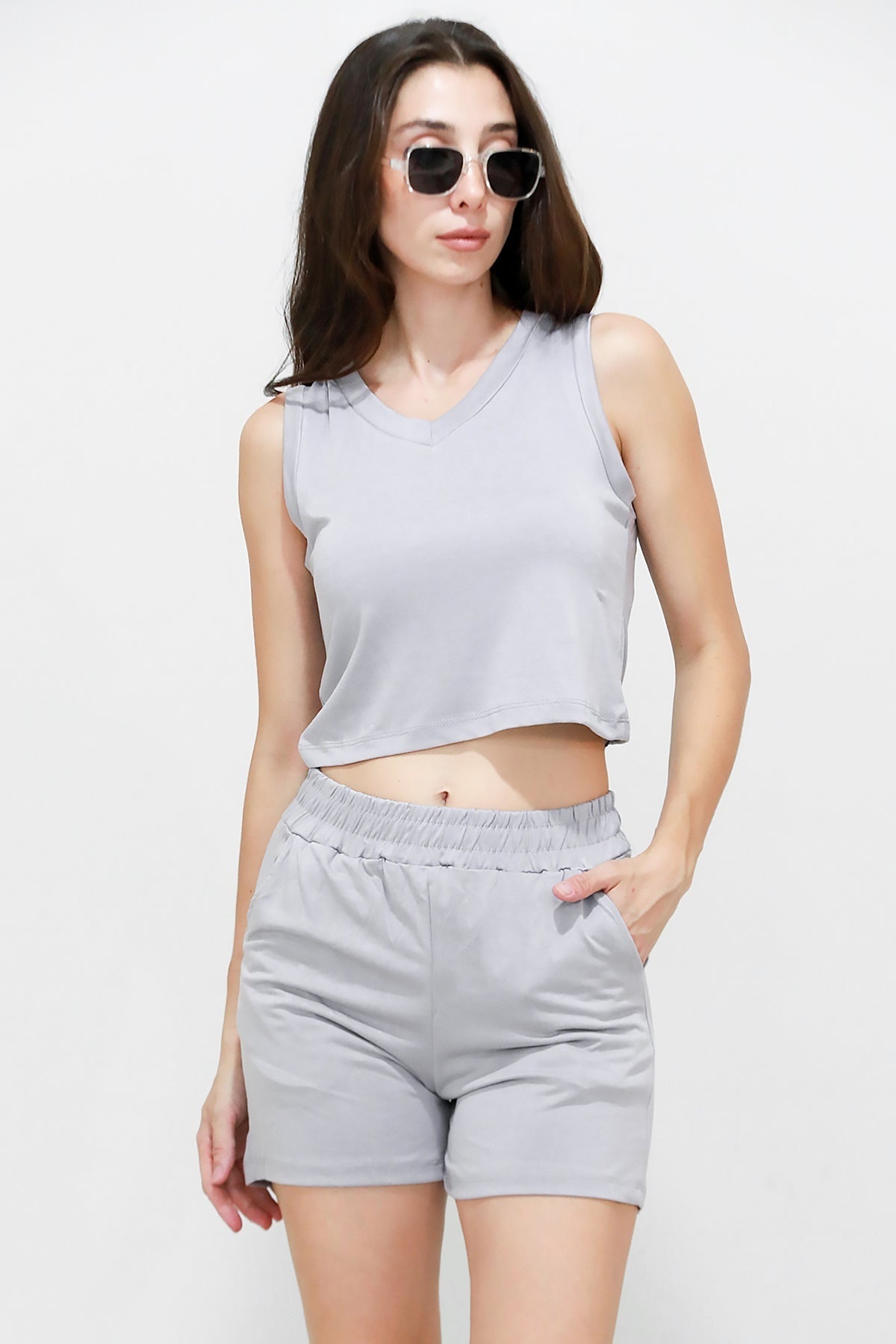 Kadın V Yaka Askılı Şortlu Takım  Gri