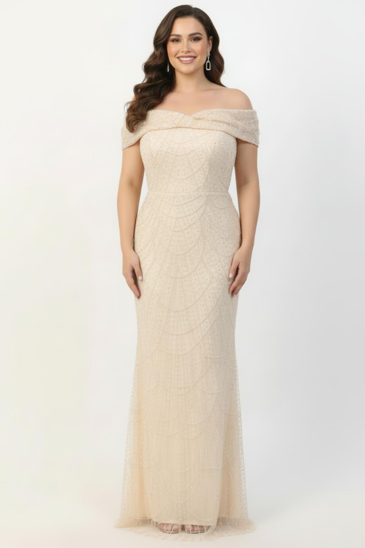 Büyük Beden Yaka Detay Pullu Boncuklu Uzun Abiye  Krem