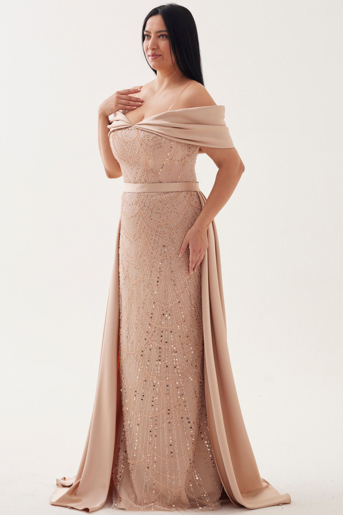 Büyük Beden Pul Boncuk İşlemeli Uzun Saten Abiye  Bej