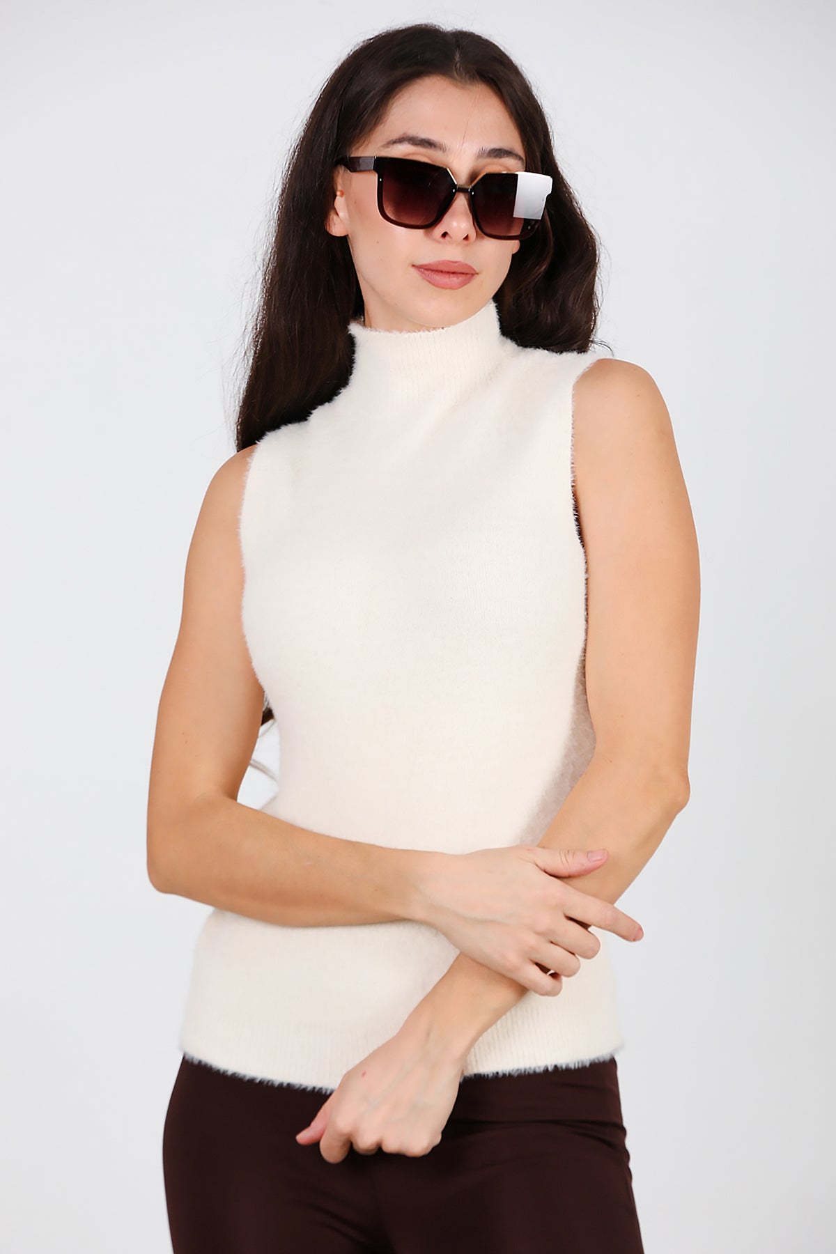 Kadın Kolsuz Balıkçı Yaka Sakallı Bluz Krem