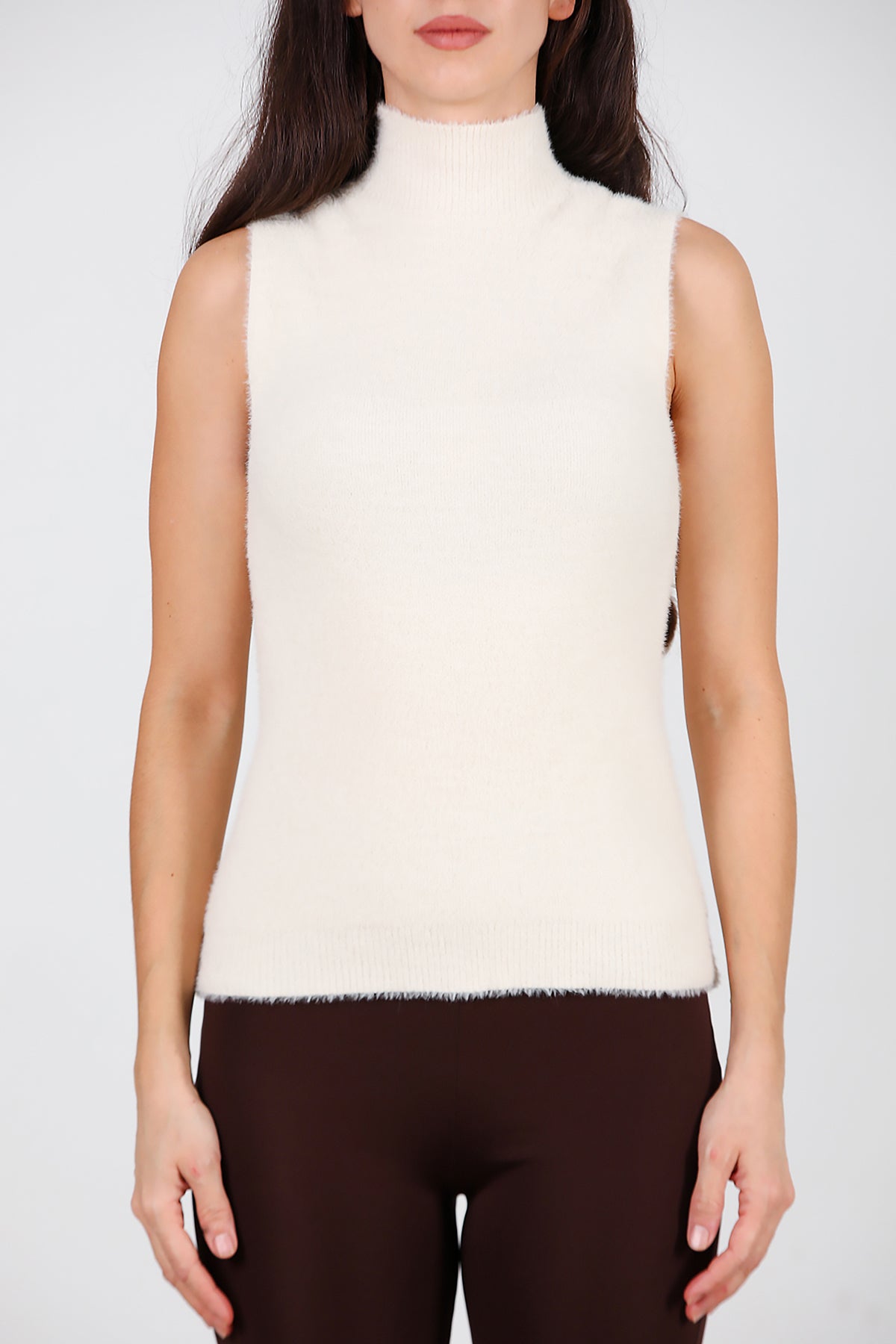 Kadın Kolsuz Balıkçı Yaka Sakallı Bluz Krem