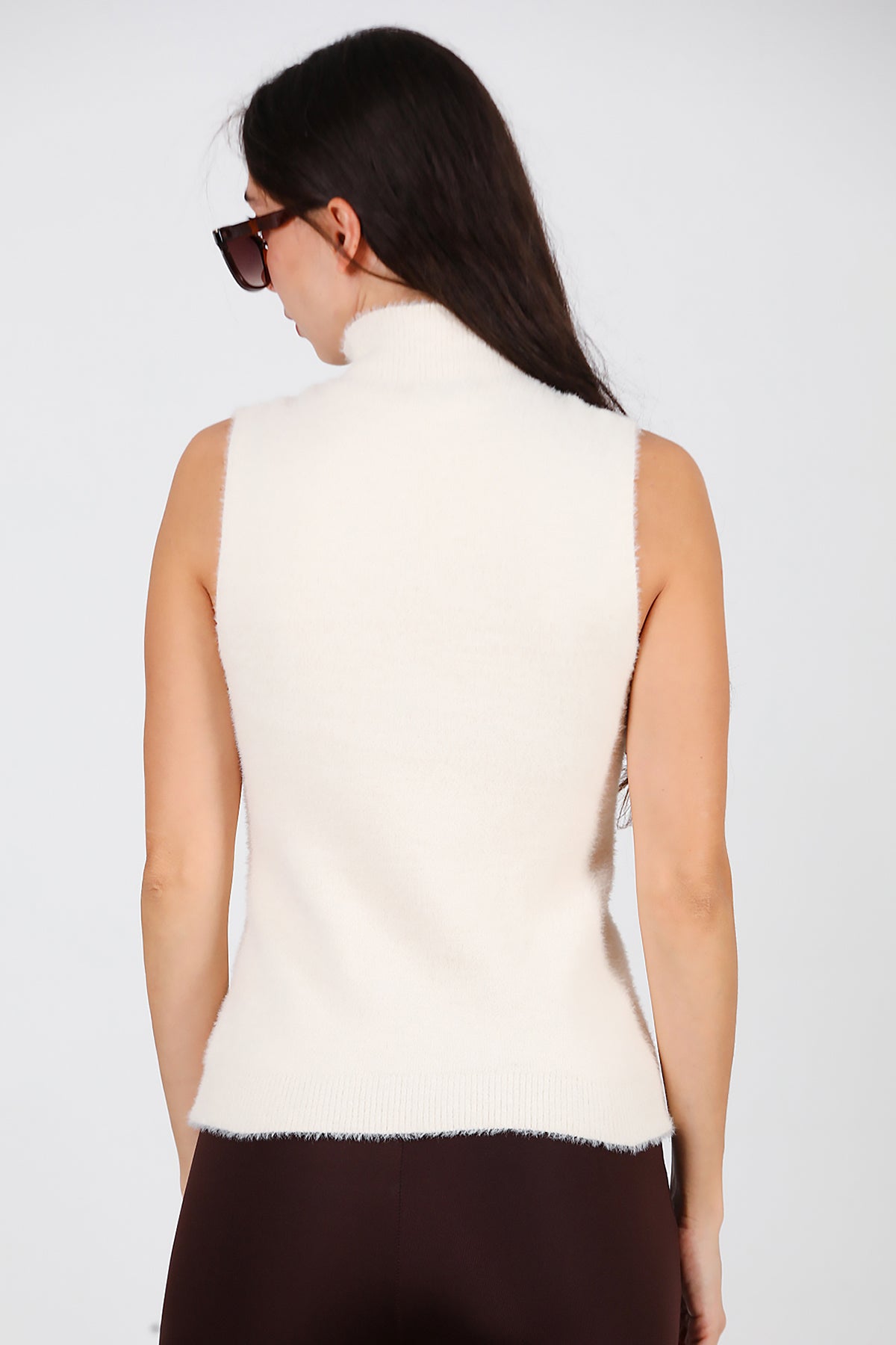 Kadın Kolsuz Balıkçı Yaka Sakallı Bluz Krem