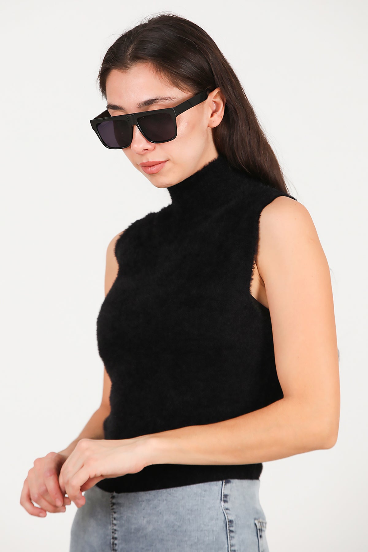 Kadın Kolsuz Balıkçı Yaka Sakallı Bluz Siyah