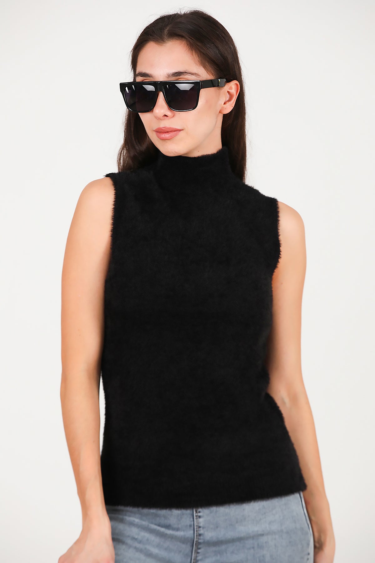 Kadın Kolsuz Balıkçı Yaka Sakallı Bluz Siyah