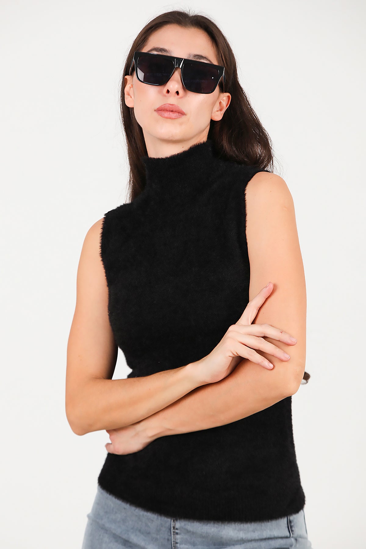 Kadın Kolsuz Balıkçı Yaka Sakallı Bluz Siyah