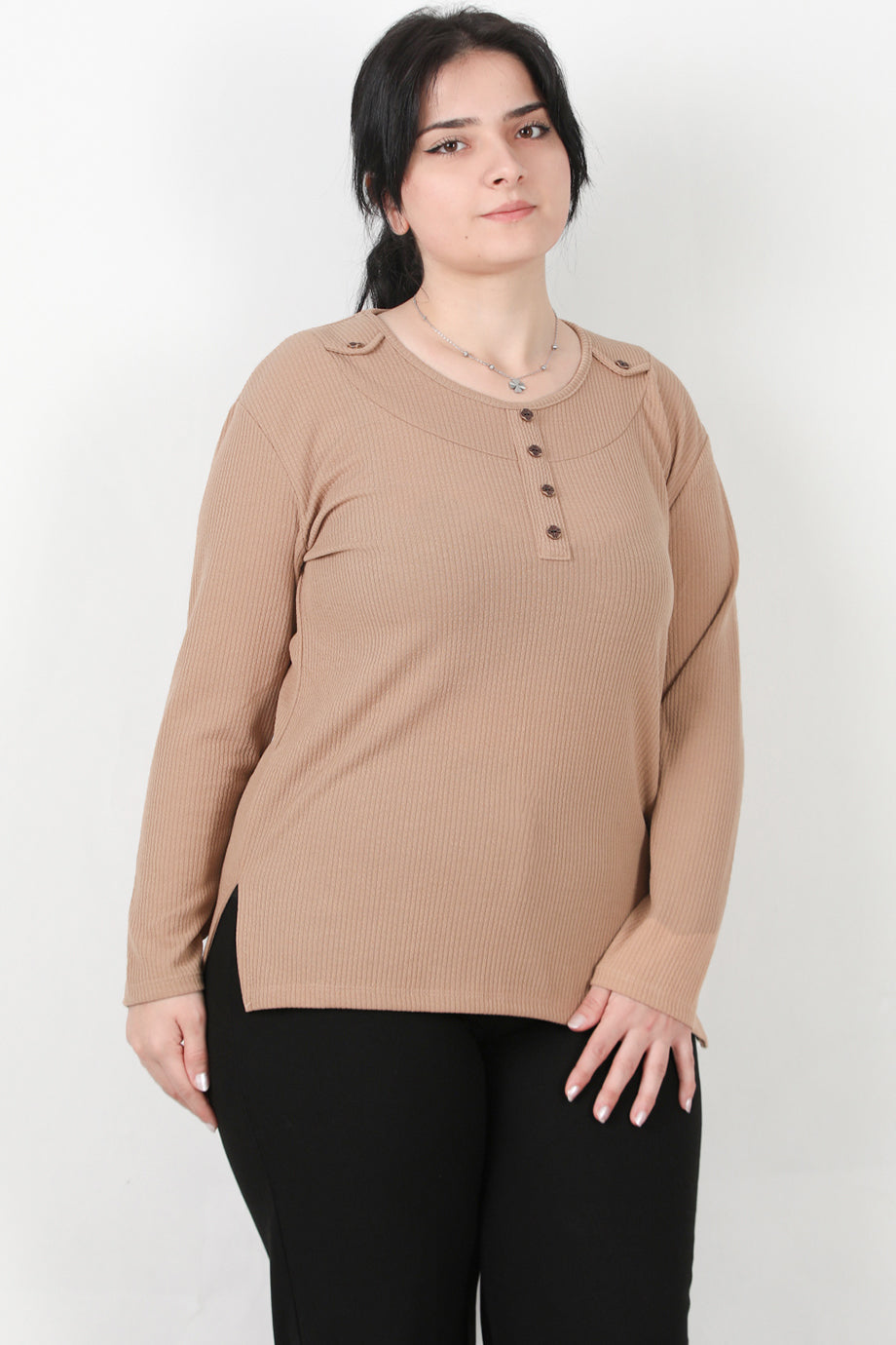 Refina Büyük Beden Önü Ve Yaka Düğmeli Bluz Bej