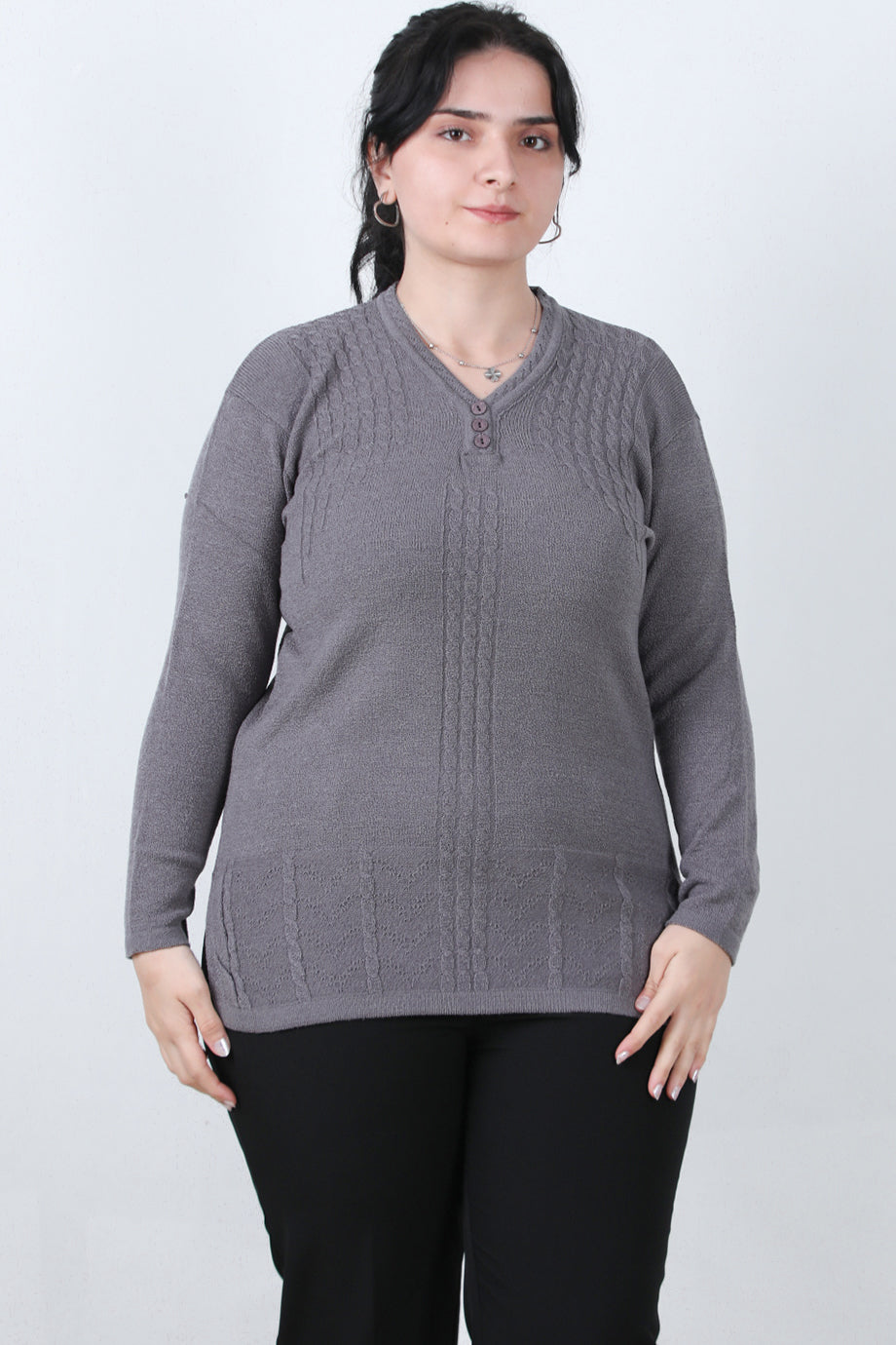 Curvyn Büyük Beden V Yaka 3 Düğmeli Bluz Gri