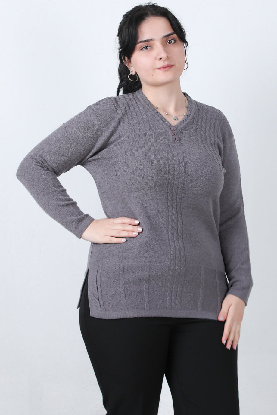 Curvyn Büyük Beden V Yaka 3 Düğmeli Bluz Gri