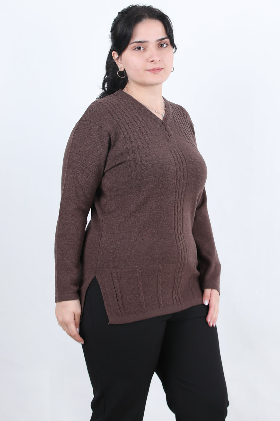 Curvyn Büyük Beden V Yaka 3 Düğmeli Bluz Kahverengi