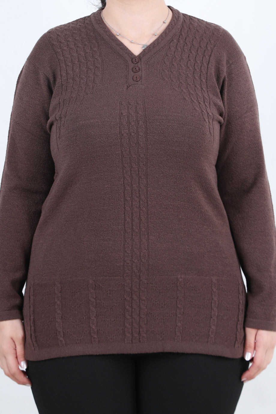 Curvyn Büyük Beden V Yaka 3 Düğmeli Bluz Kahverengi