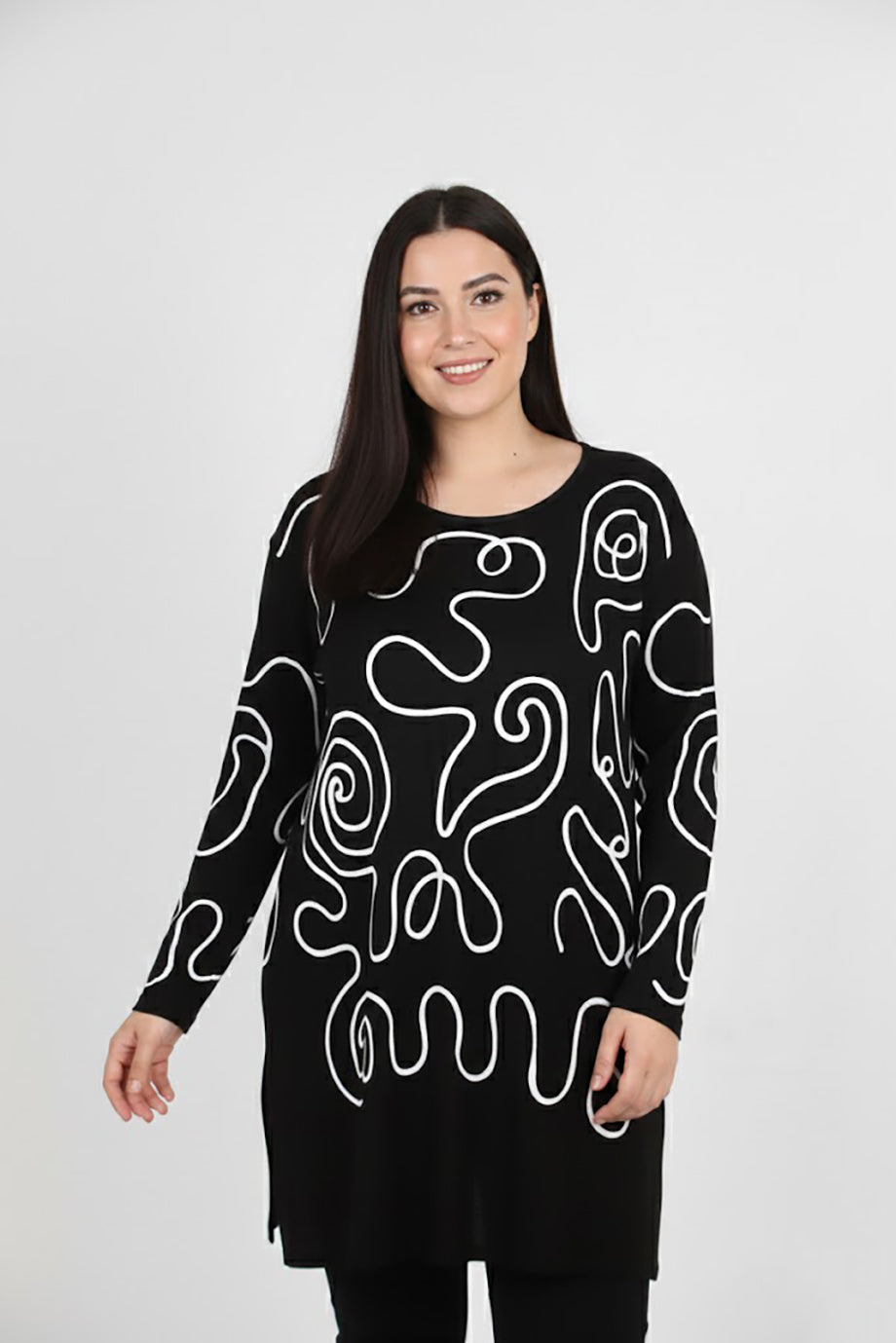 Detaila Büyük Beden Ön İşlemeli Bluz Siyah