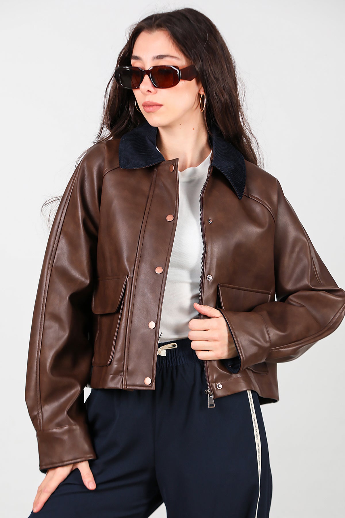 Kadın Yaka Kadife Detay Kısa Deri Ceket Kahverengi